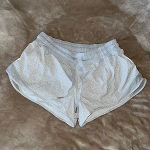 Size 8 Lululemon, hottie hot 1, 2.5 inseam Low Rise